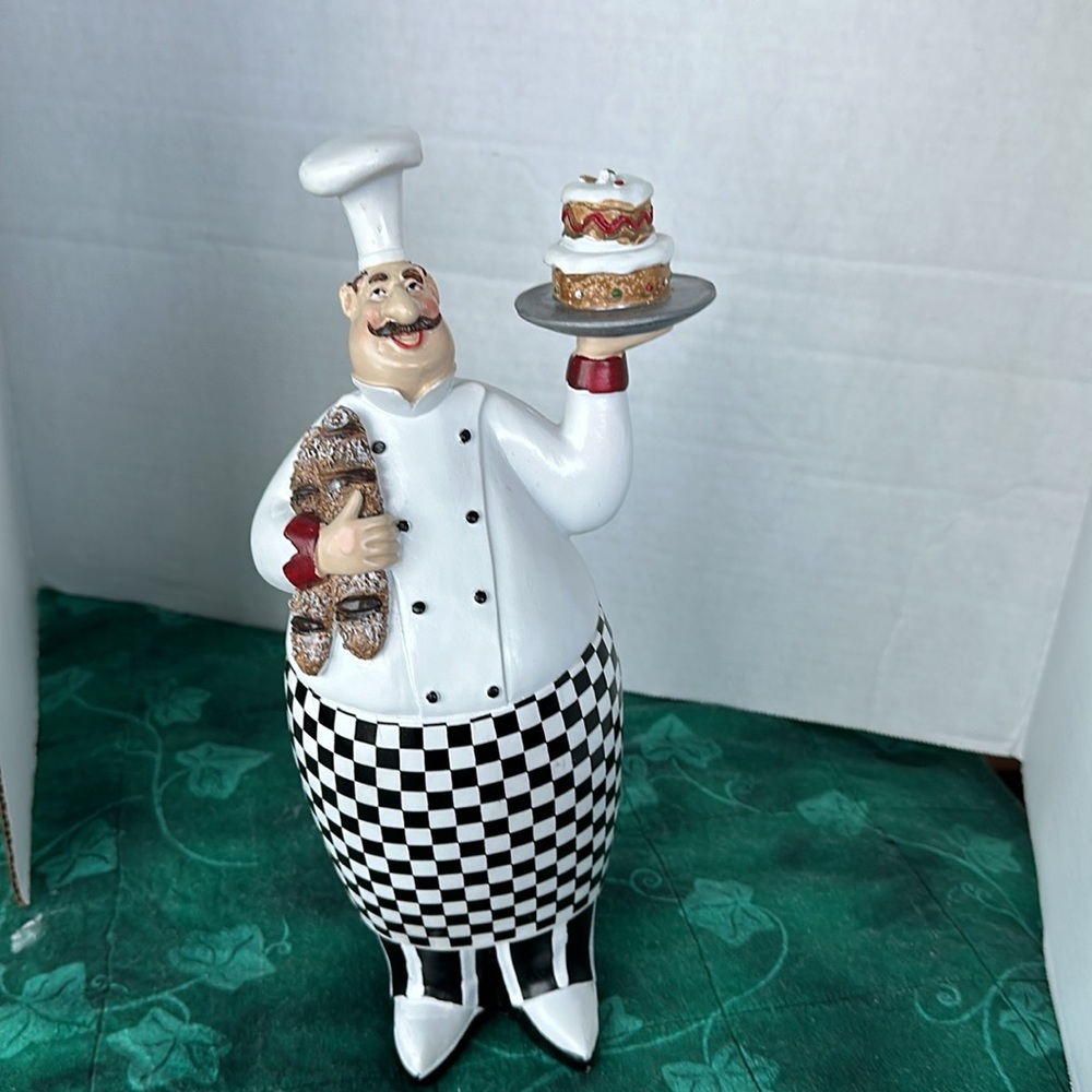 Deco 79 Polystone Kitchen Chef Sculpture
